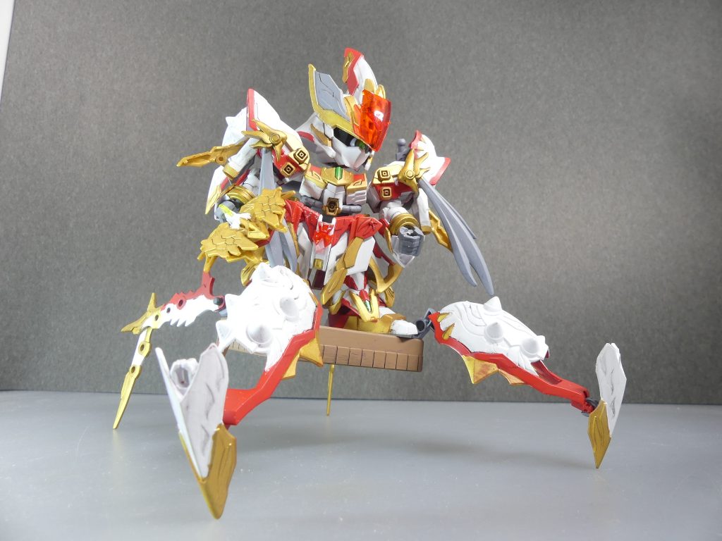 ここで噺を一つ：武将高座に乗った司馬懿は「芝居」を行う。乗っている間はＩフィールドが張られ術者を防備。安全な位置からの指揮が本来の使用法。それにもかかわらず、シュンノウはコウメを助けるために前に出た･･･当然司馬懿本体を乗せて使います。張遼サザビーのギミックと「月光亭」の名前から今回も「あれ」とかやるんじゃないかという予想は容易に付きそうですがいつかきっと。