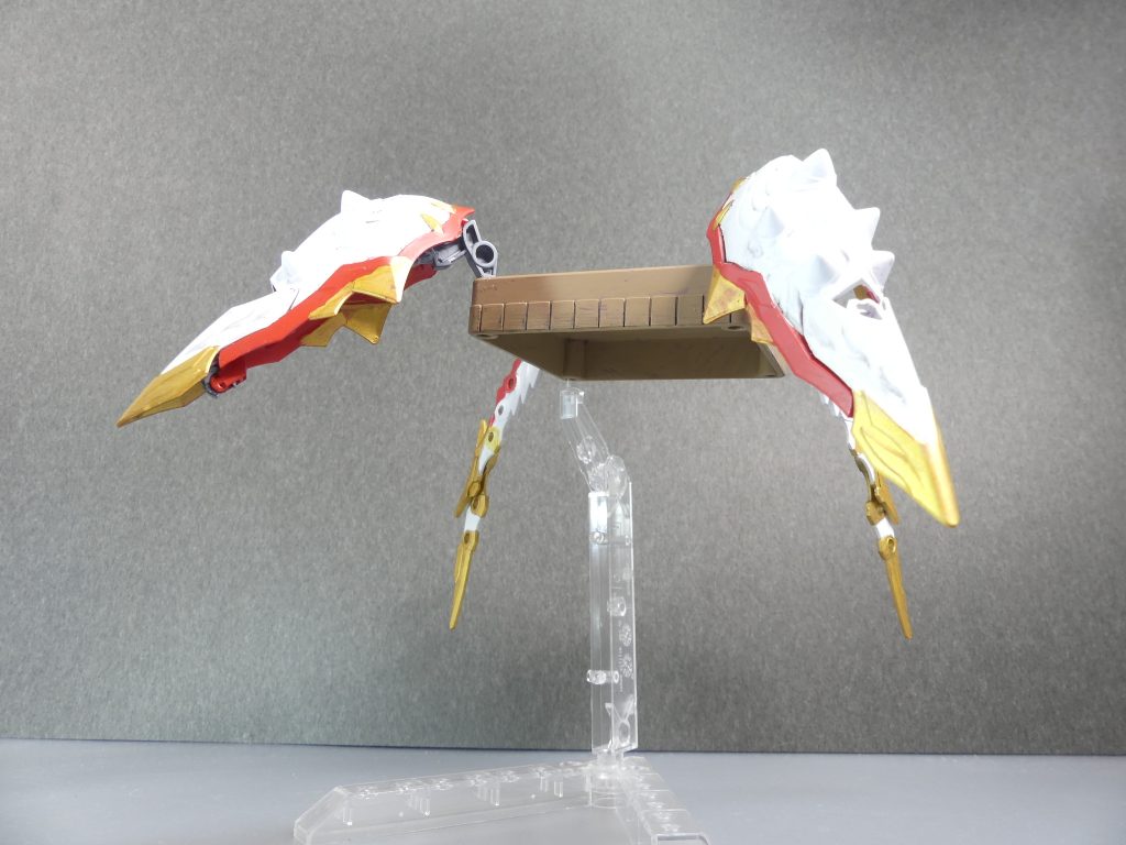 武将高座：武将座を全地形型に改修した４脚型支援メカ。火力はないものの、刃状の脚部だけでも十分な破壊力となる。まんま武将座です。