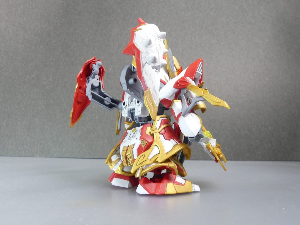 月光亭　司馬懿サザビー：シュンノウのガンプラ。創傑伝のサザビーを「三国伝」における司馬懿サザビーに見立てる方向でビルドされた。台座パーツ・「武将高座」との連携で、主に指揮方面を担当。トラップの構築など、パワーを頭脳で補う戦いが得意。後ろから。コンセプトは上記の通り「創傑伝風司馬懿サザビー」。