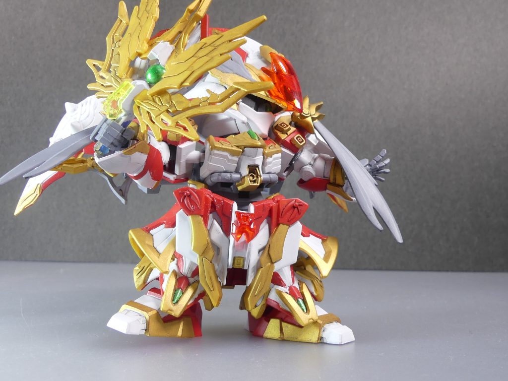 爆雀烈波（ばくじゃくれっぱ）：宙天星辰扇をひとなぎすると、エネルギーの羽根が相手に襲いかかる。かつての「爆鳳烈波」のコピー。可動は通常の創傑伝と同様。腰や肩・サイドアーマーは諸葛亮から。頭のクリアパーツは孫堅から。