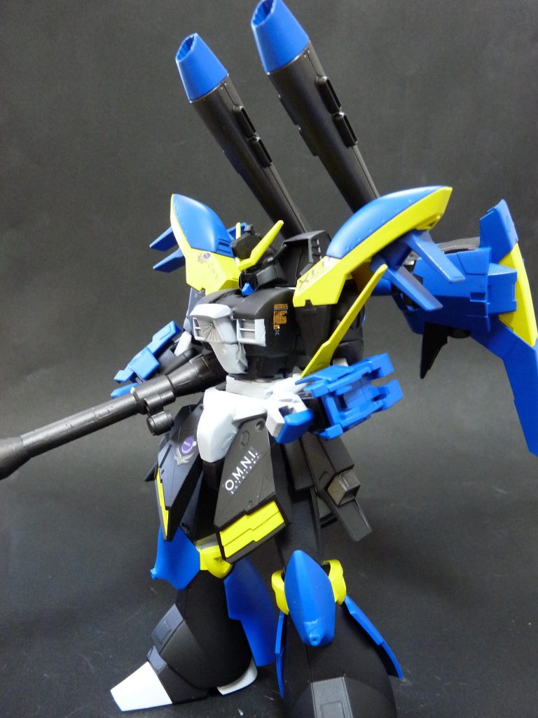 本機最大の特徴としてガルバルディリベイクの頭部を複合センサーとして装備できるようにしたところにあります。かっこよくなるんじゃねとつけてみたら思いのほかうまくまとまったので大満足です。