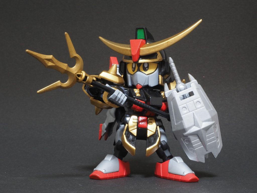 以下オリ設定↓ 頑駄無軍団・武者八人衆の1人である女武者。実力は武者頑駄無に匹敵するが、原典とは正反対な性格である。 平等・公平・平穏を愛する平和主義な精神の持ち主で、終わる事のない時穏との戦争の影響で争いとは無縁な村にまで戦災が及ぶようになり、更には貧困問題が浮き彫りなっている現状を憂いている。 元々は女官の家系出身であり、頑駄無軍団志願当時は周囲から嘲笑の的とされていたが、「不屈の意志」により武者の地位を勝ち取り、その地位に慢心する事は無く、天宮に平和を齎すために日々の鍛錬を1日たりとも欠かさなかった。そのため将頑駄無と頑駄無軍団からの信頼は非常に厚く、数々の戦功を挙げていった事により、家宝である銀狼剣と銀の盾を託されるようになった。