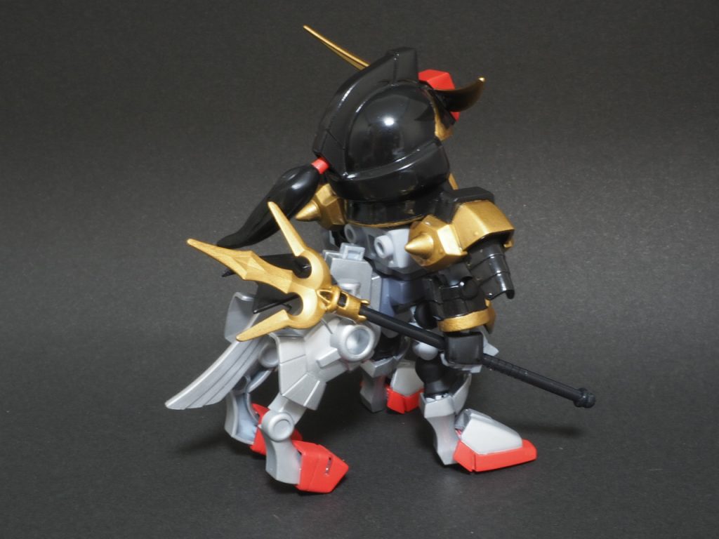 人馬(ケンタウロス)態高い敏捷性・疾走力を誇るが、容姿の質が犠牲になるため人前ではあまり使いたがらない。