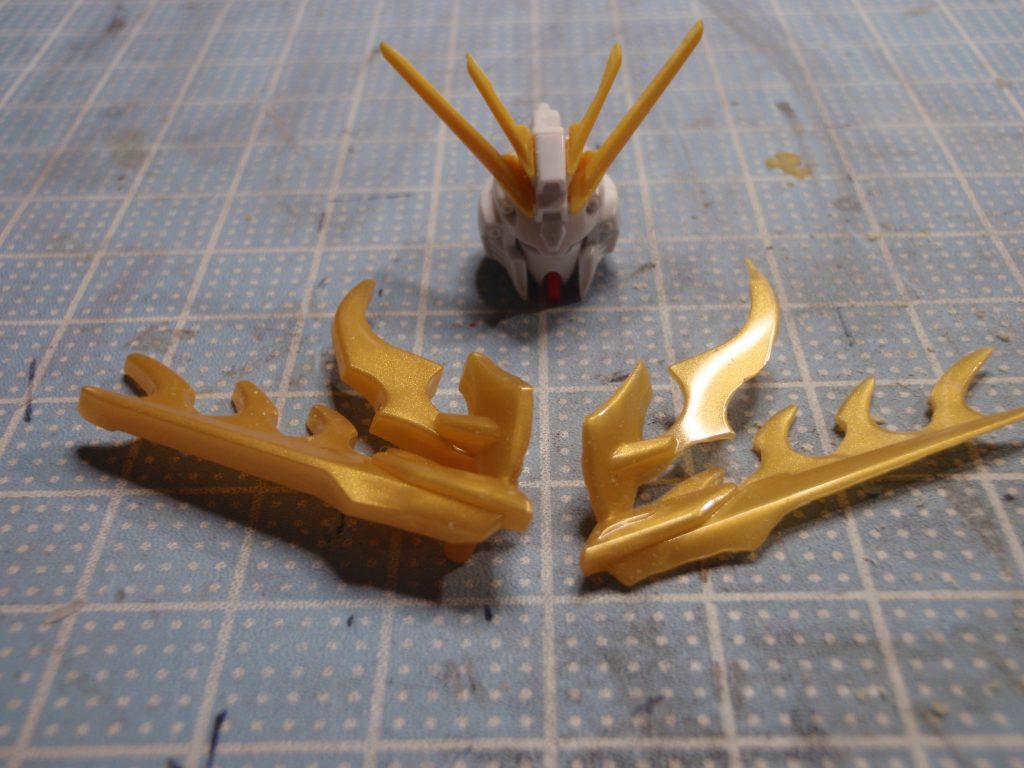 アンテナを削りまくって小型シャープ化顔の横の特徴的なパーツは絶対付けたかったけど(T-T)技術不足とアイデア不足で断念しました