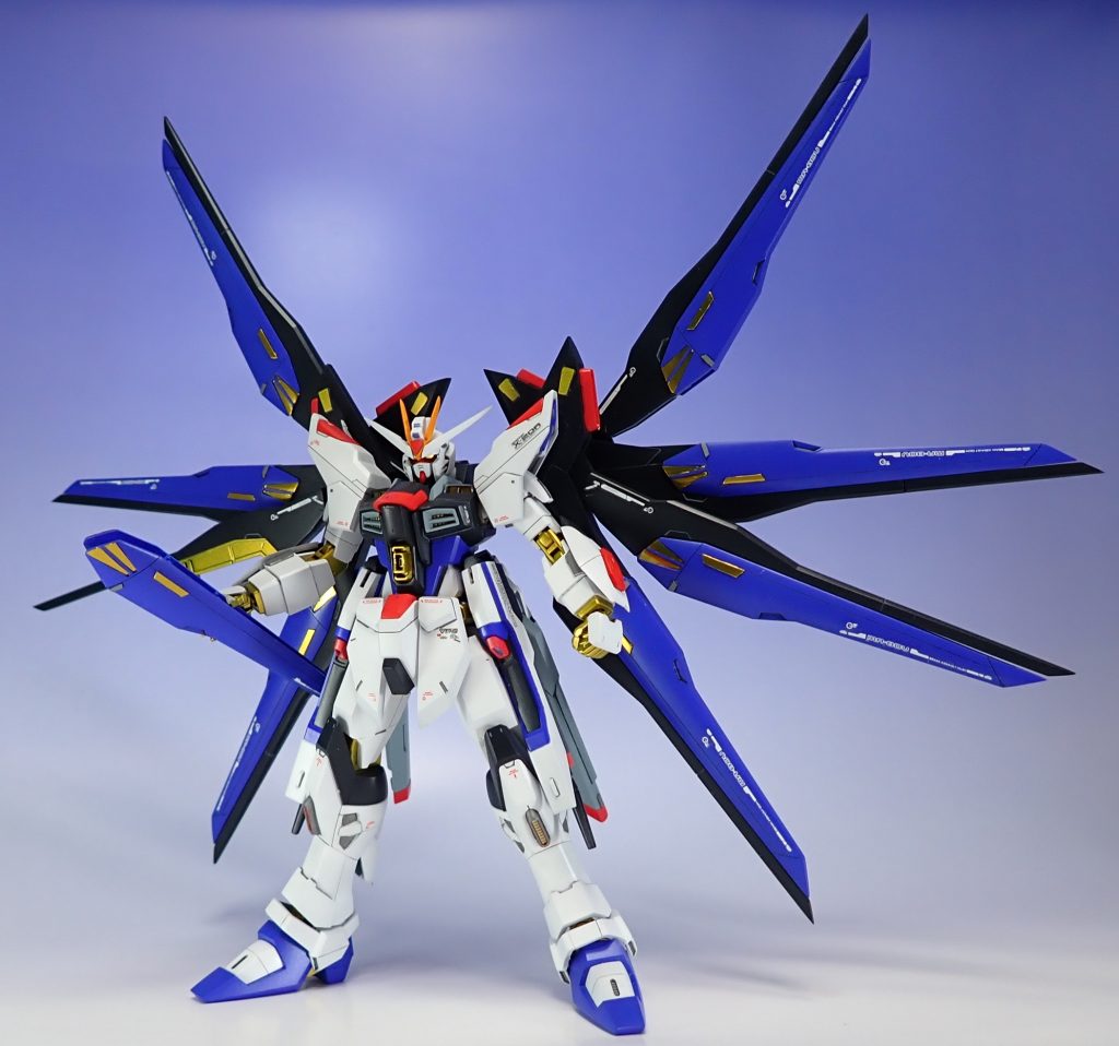 ドラグーンはウイングも含めて先端で2mm延長し、シャープな印象になるように角度を変えています。