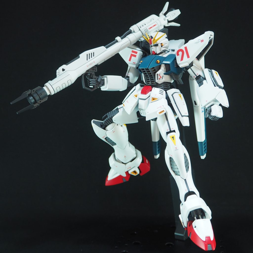 キャノンを構えたポーズ。