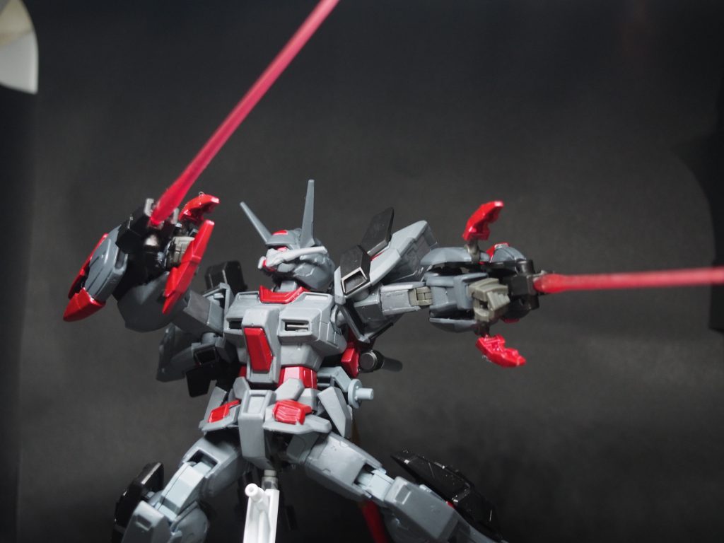 基本的には手足を用いた近接格闘をメインとする