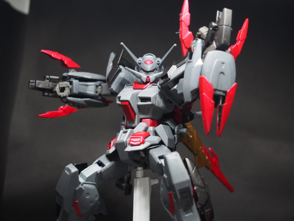 アームクローエルスの基本装備 フォトンバッテリーによる光速攻撃に耐えれるように設計されているその動きはさながらドラ○ンボールの様