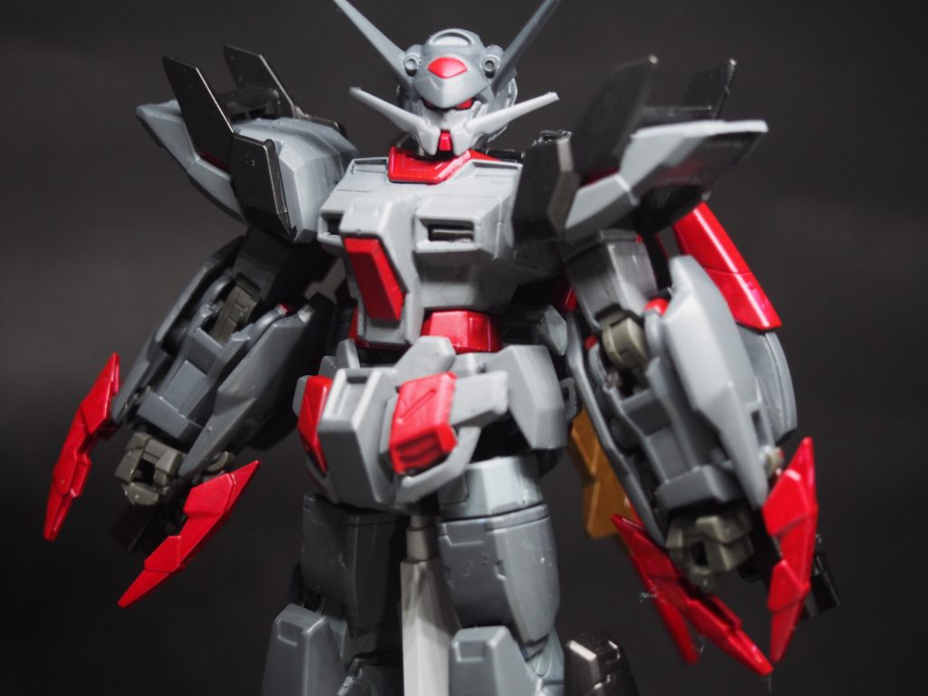 フォトンバッテリーら腕部に移動しているバルバトスルプスレクスのテイルブレードも装備されている