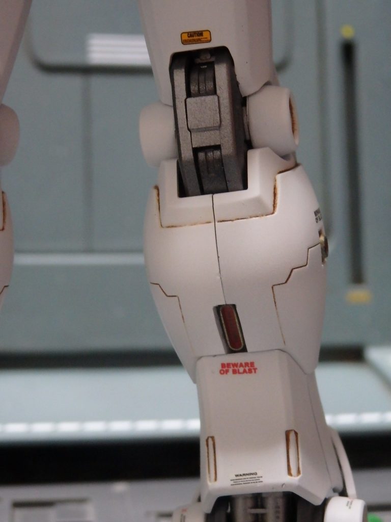 一応脛裏にバーニアらしきものを追加。