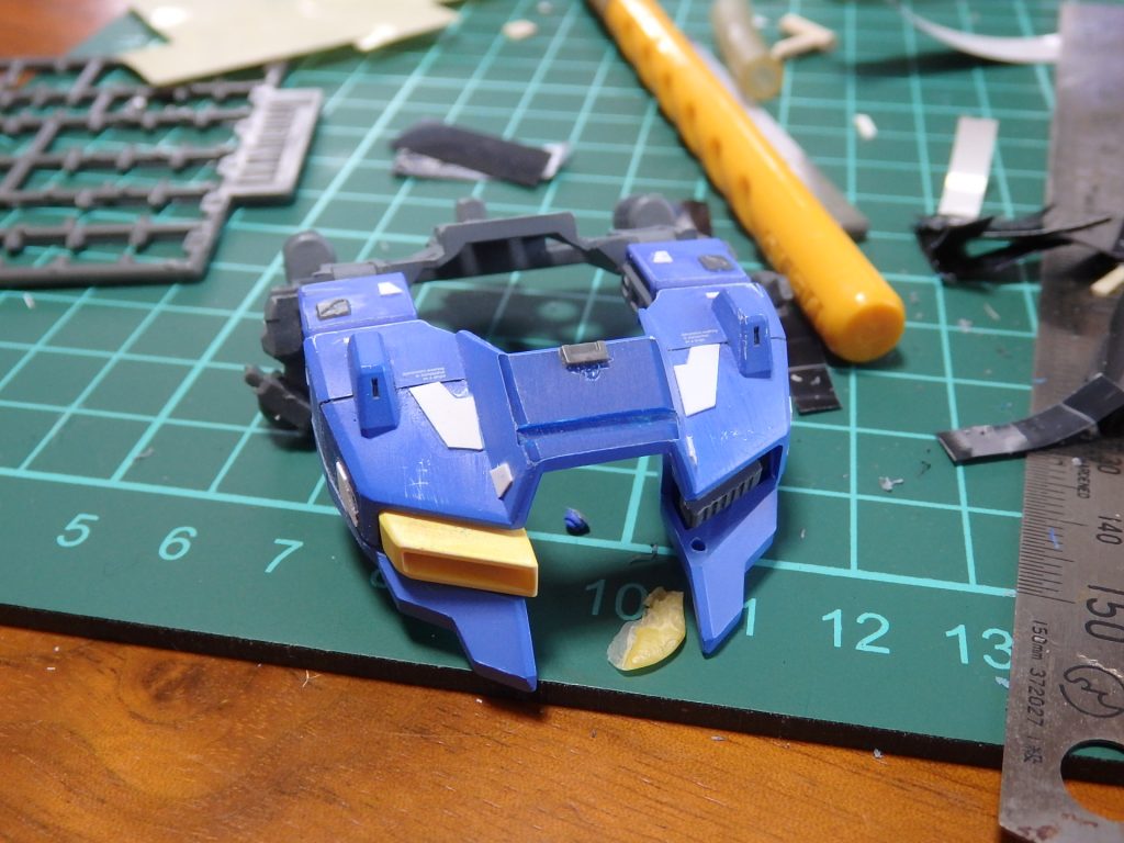 テキトーにディティール追加。