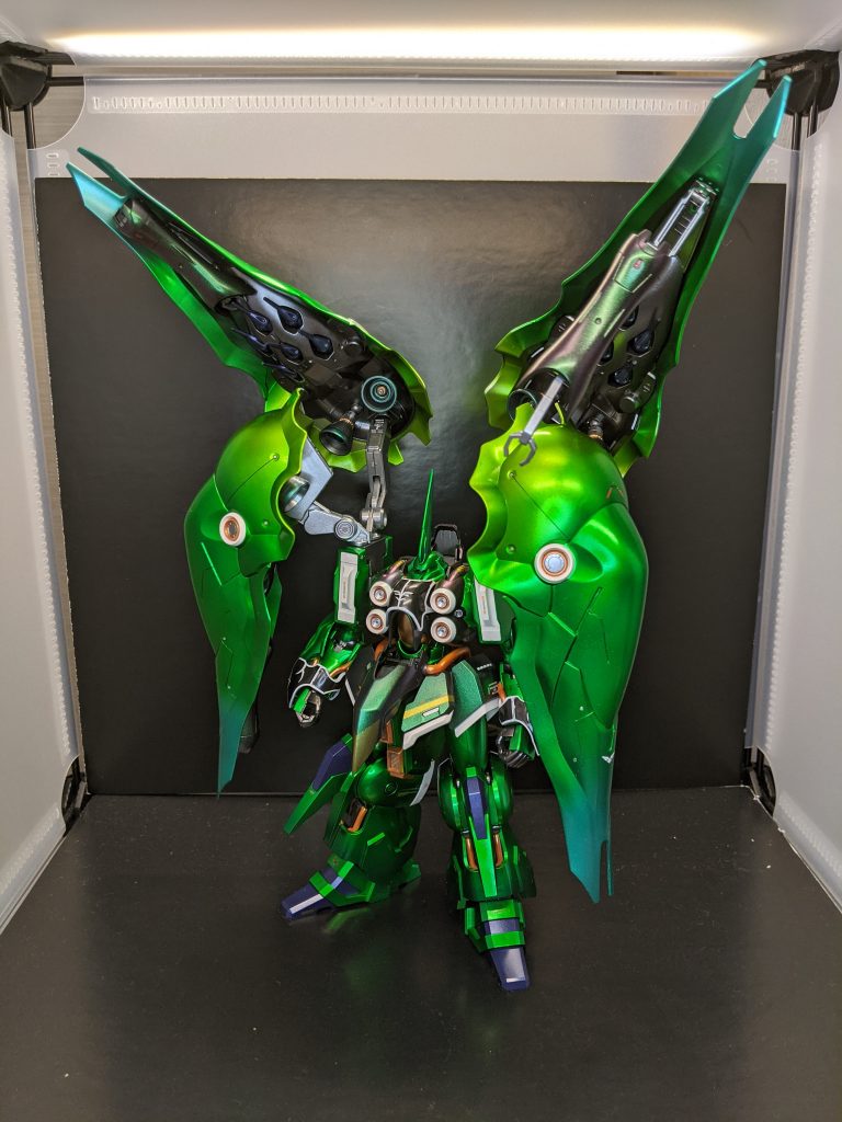 バインダー上部から下部へとグラデーションがかかるように塗装しております。