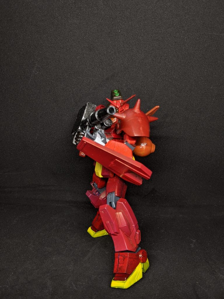 経済力や軍事技術に乏しいレジスタンスが破棄されたモビルスーツのパーツをブッホ・ジャンクに依頼し継ぎ接ぎする形で開発しているため、連邦ジオン双方のパーツが使用されている。武装はジャンクパーツで作ったジャンクバズーカヒートワイヤートライブレードマラサイのシールド流用したシールド 