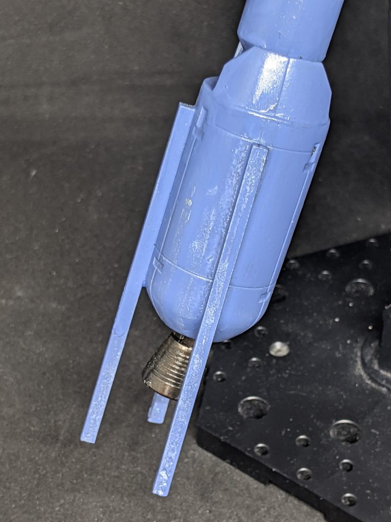 脚部はプロペラントタンクに各3本ずつ足を取り付けて着地出来るようにしてるが、歩行機能は考慮されてないが高速で浮上し、長時間浮遊が可能となっている