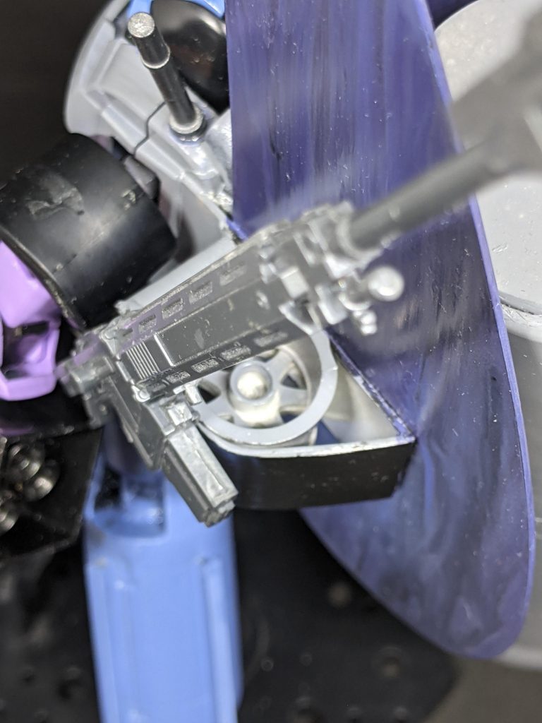 フライトユニットはグフ飛行化計画で試作された試作品を継ぎ足したものである程度安定して飛行が可能だがグフフライトほどの完成度は低く他のスラスターで強引にごまかしている。