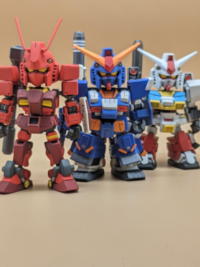 以前制作の2大パーフェクトガンダム、立ちで並べるの図。こう見ると、奥の2機はマッシブというかゴツい感じですが、レッドウォーリアは機動力重視のスッキリした感じですね🤔初登場前のエピソードで、狂四郎のパーフェクトガンダムⅡはライバル山根くんのシンプルグフに敗北したので、こんな制作プランになったんでしょうな✨😌✨