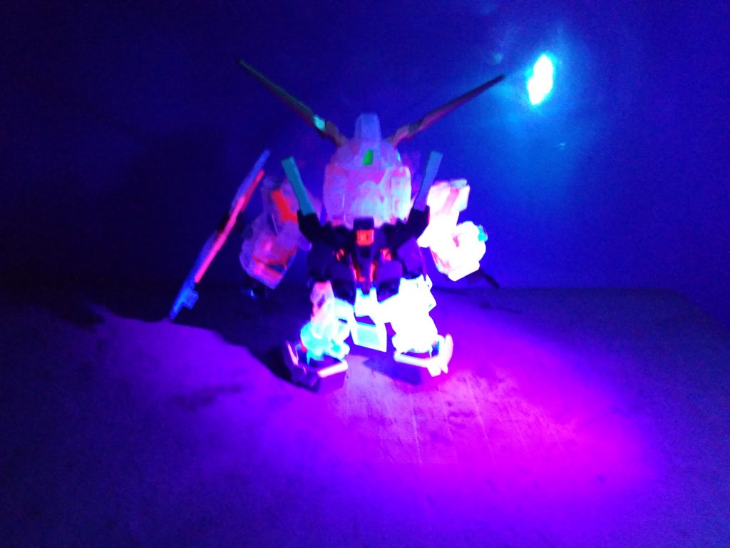 後ろ：発光ギミック！（マジックライトペン（ブラックライト）照射）