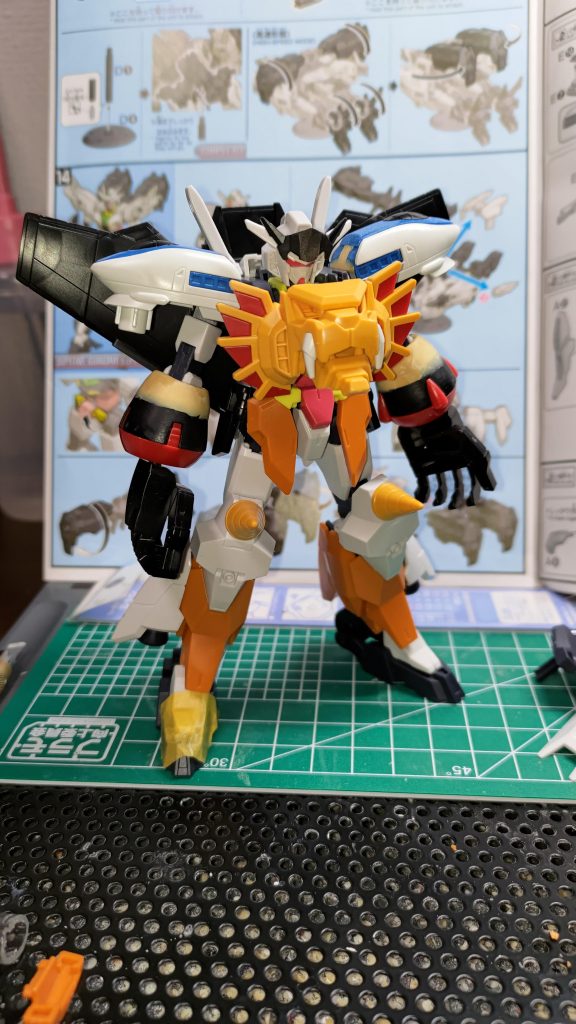 塗装前使用キットはHGBDRジュピータヴガンダム（コアガンダムのみ使用）SDCSガオガイガーサターンアーマーフェイクニューユニット（写真では見えませんがギャレオンの顔の後ろに使っています）アウンリゼアーマー（アンテナ）
