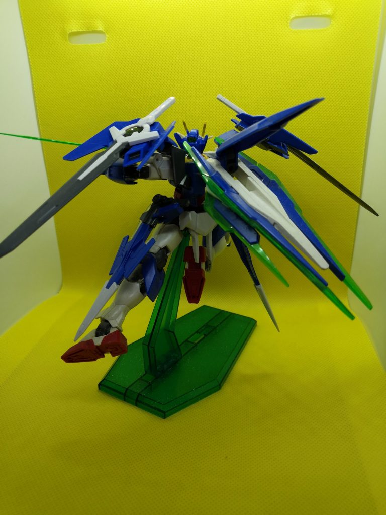 クアンタのGNシールドはバックパック直付けしました。