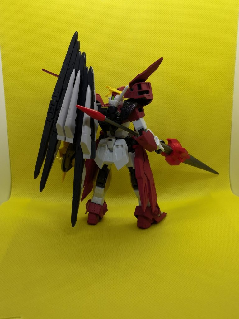 背面のビームサーベルとファンネルでランスが使えなくても戦えますw