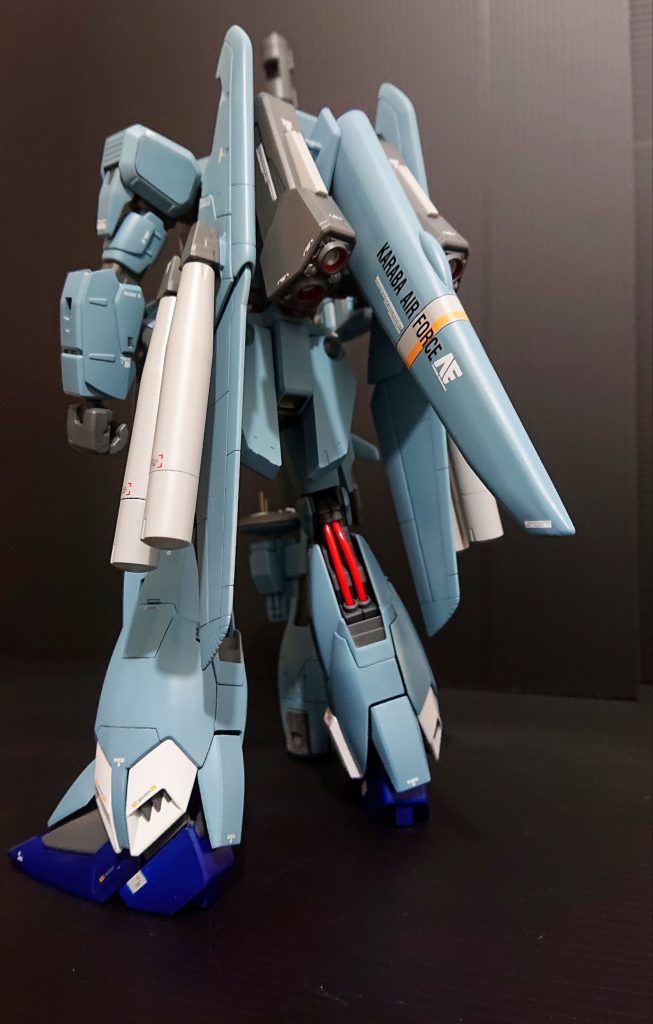 黄色いライン部分は航空機のイメージで塗装してみました(お気に入りポイント)(笑)