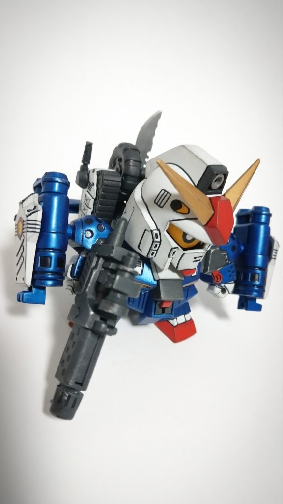 両肩はロケットランチャー装着。右手に2ウェイライフル持ち。