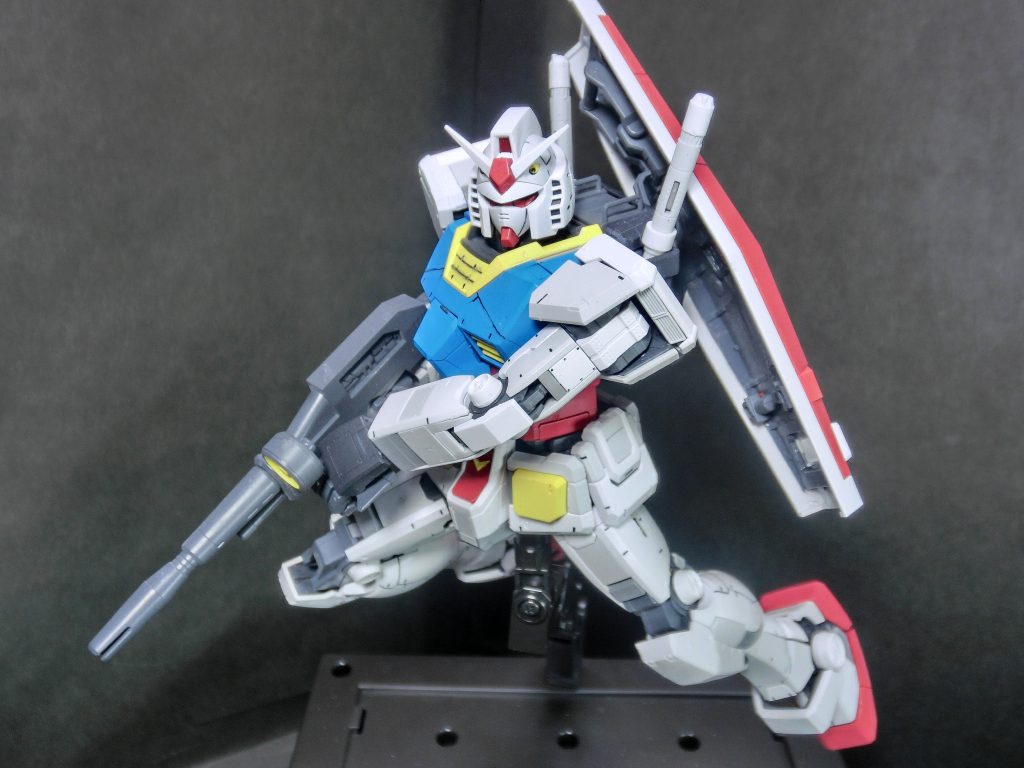 シールド、ビームライフル装備