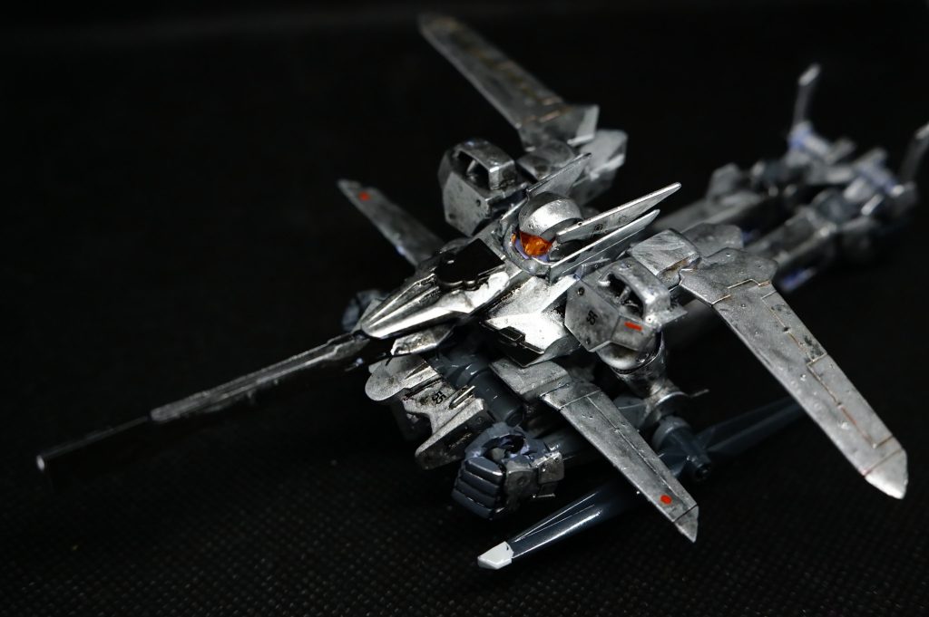 変形してみたらゼロ戦っぽく見えるかな?と思ったけどそうでもなかった。丁度いい日の丸のデカールがあればよかったんだけどね。