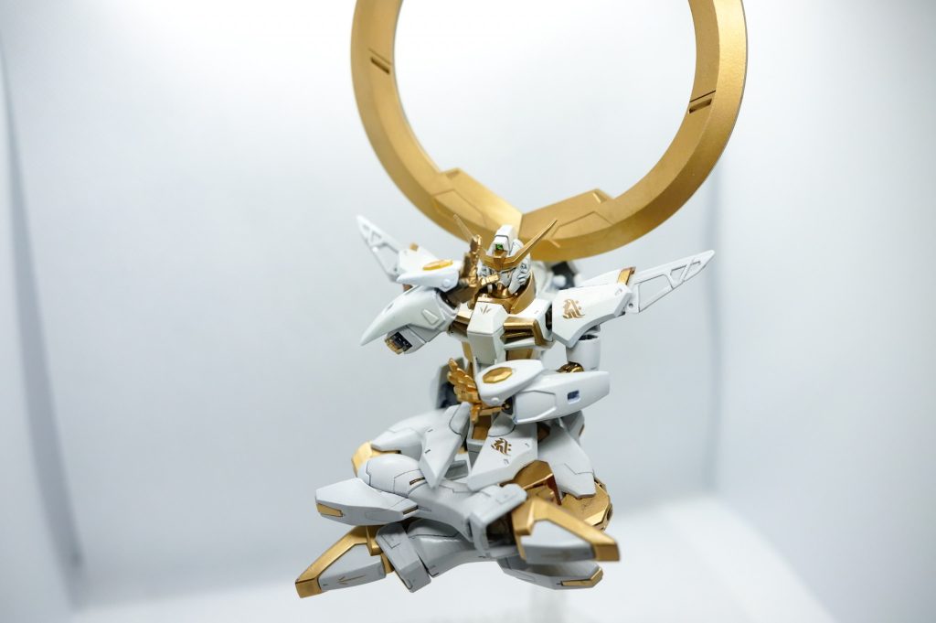 キット自体の可動域がとにかく広いので無改造でも胡坐がかける！すごい！