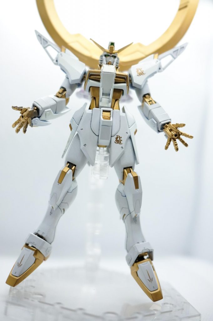 復讐に憑りつかれた男が殺戮の螺旋の果てに辿り着いたのは、一切衆生に対する慈悲の境地であった。‟菩薩掌”と呼ばれる両掌は、一秒間に数千万回振動しており、触れた敵MSを内部構造から分解し、無力化する。