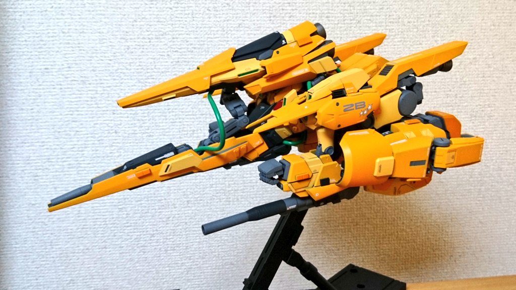 MGリゼルをベースにして変形します。