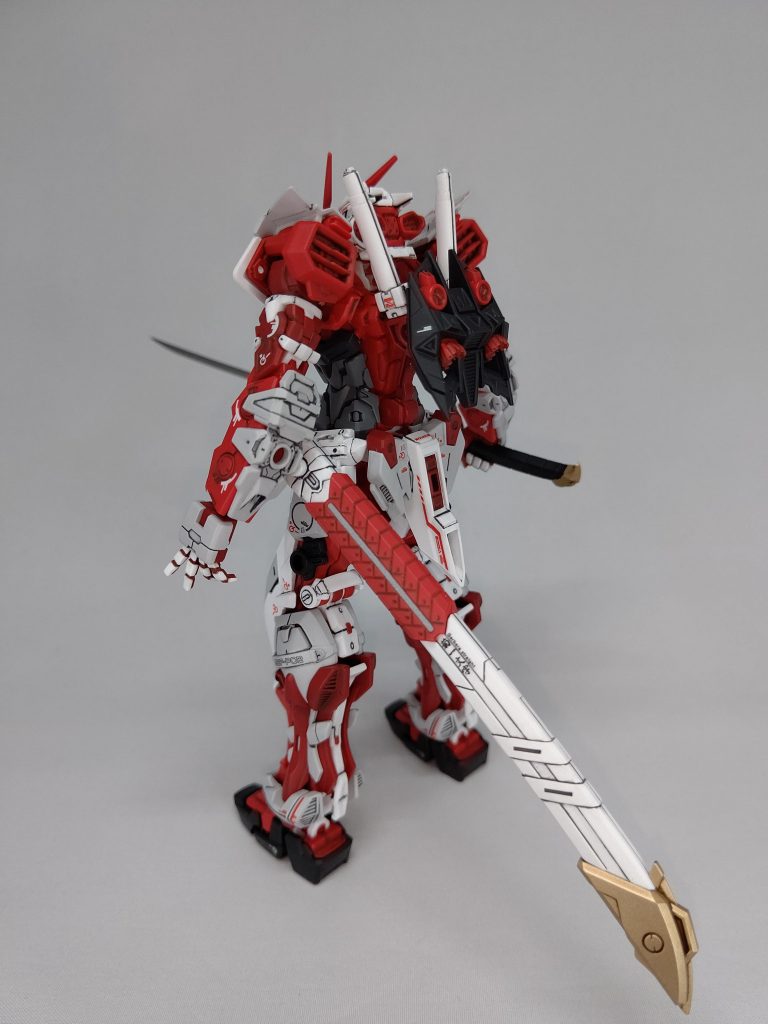 フレームのアドバンスドMSジョイントはガイアのマルチプライマーを吹いてから目立つゲート跡を筆塗りで隠して、割れないよう少しだけスミ入れしてつや消しコートしました。