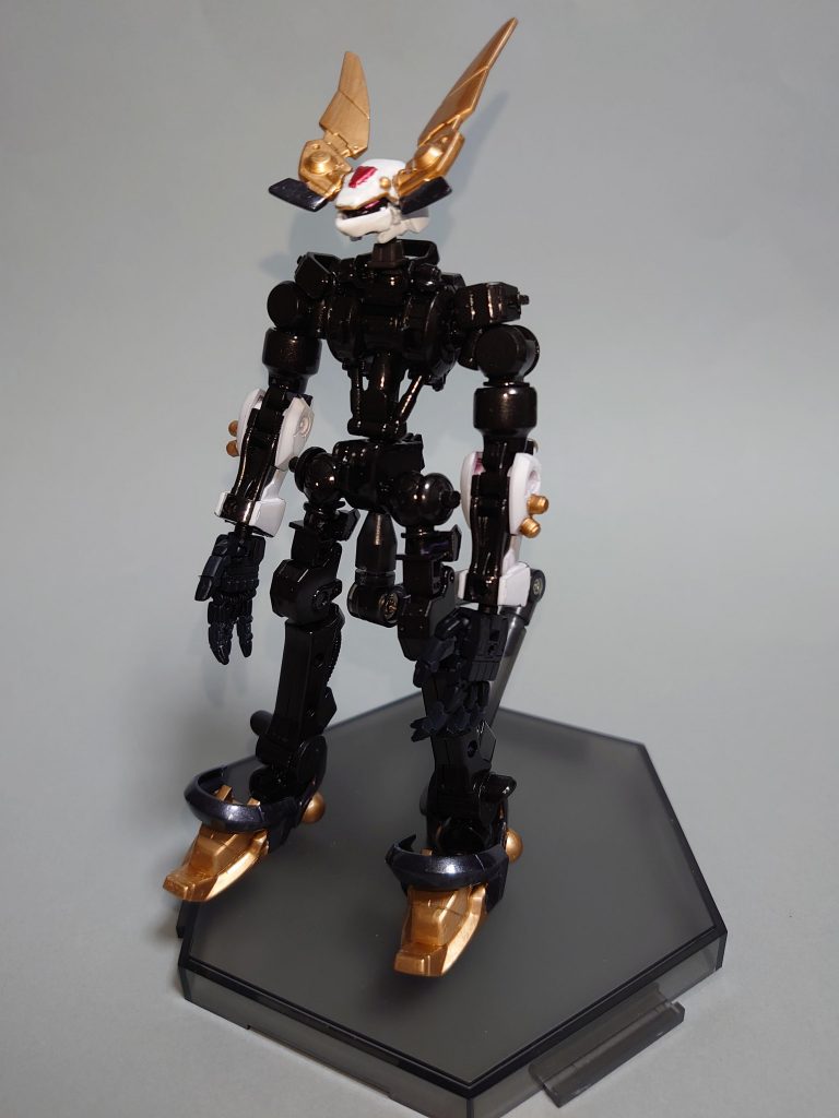 僕のガンプラにしては珍しく、本体はほぼ鉄血キットで出来ているのでフレーム状態にすることも出来ます。