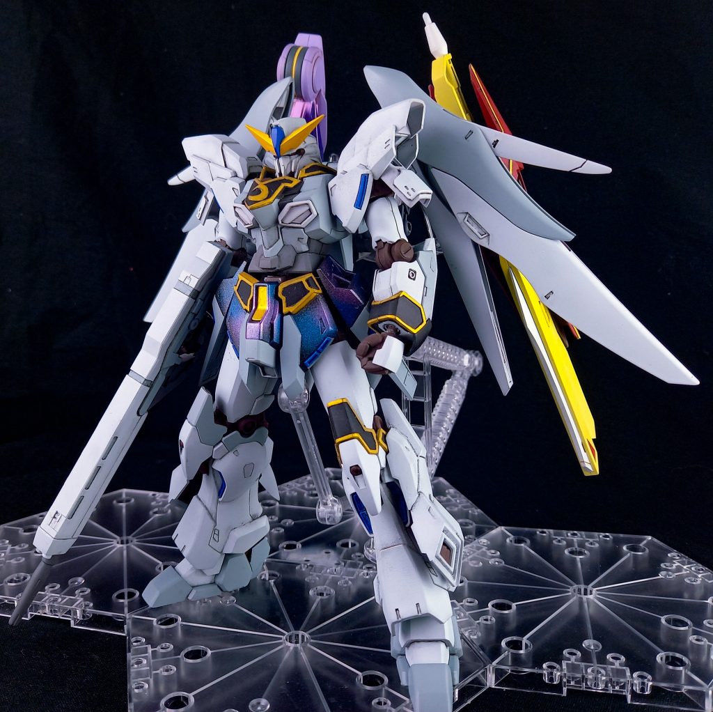 昨年製作した改造ガンプラと同テーマで今年も製作しました。本体にはシナンジュスタインを用いて色分けを細かくする事で前作よりもゲーム内の衣装再現率を高めています。