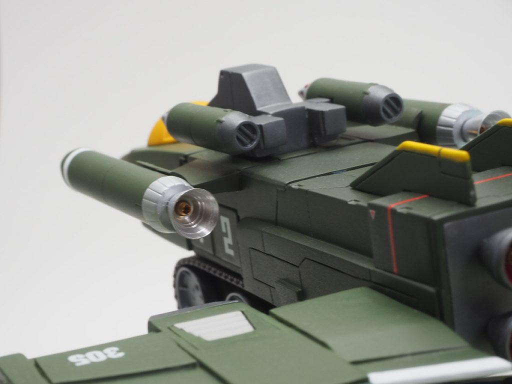 バンカーバスターのバーニア部は「アドラーズネストシステムバーニアR(Sサイズ)」を使用しています。