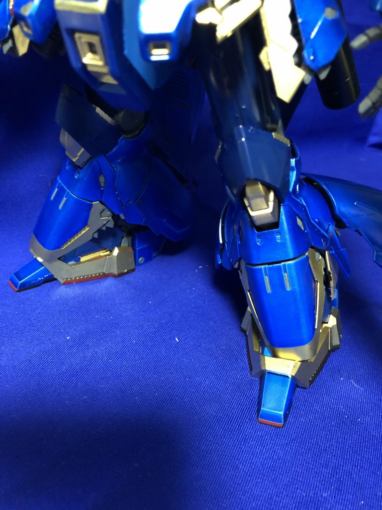 ジオン系MSの脚の安定感はハンパないです。倒れる心配もありません。