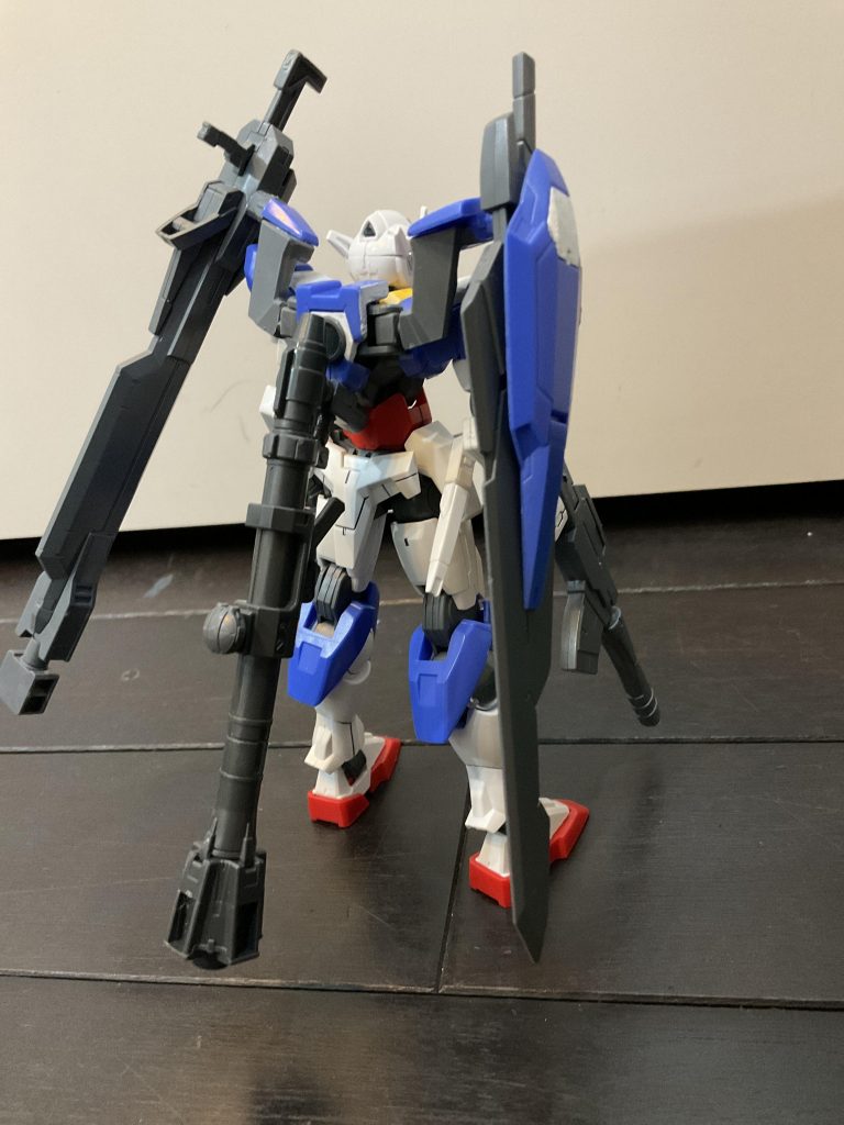 右側の大剣はクアンタのシールド装甲部をつけているので前に展開して固定シールドにできます。