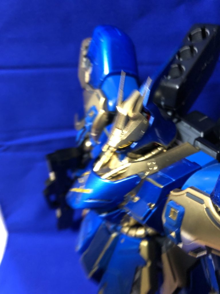 ディテールのすごさに感動。モノアイはやめてバイザーにしました。