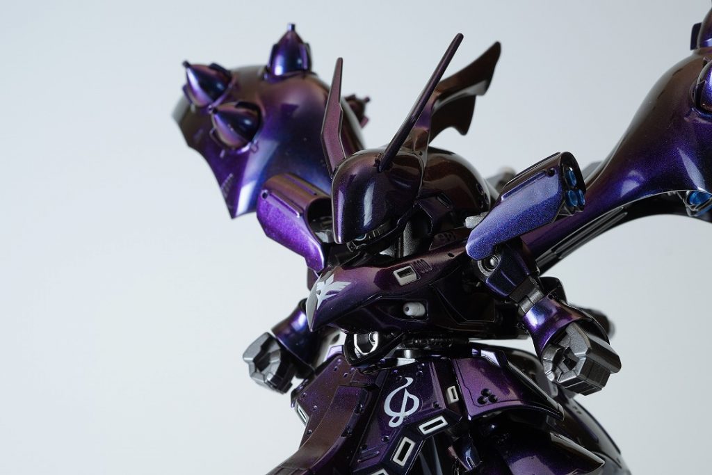 ヘルメット形状変更、エンブレム削り落とし、自作デカール。