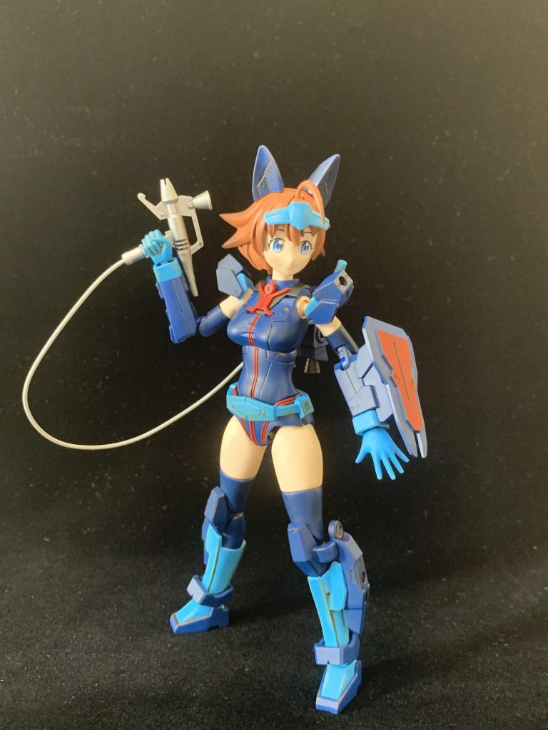 配色としては、連邦軍エースパイロットのノーマルスーツをイメージしてみました。使った塗料は濃い青：クレオス MSブルー+コバルトブルー薄い青：クレオス RX-78ブルー赤：モンザレッドです。