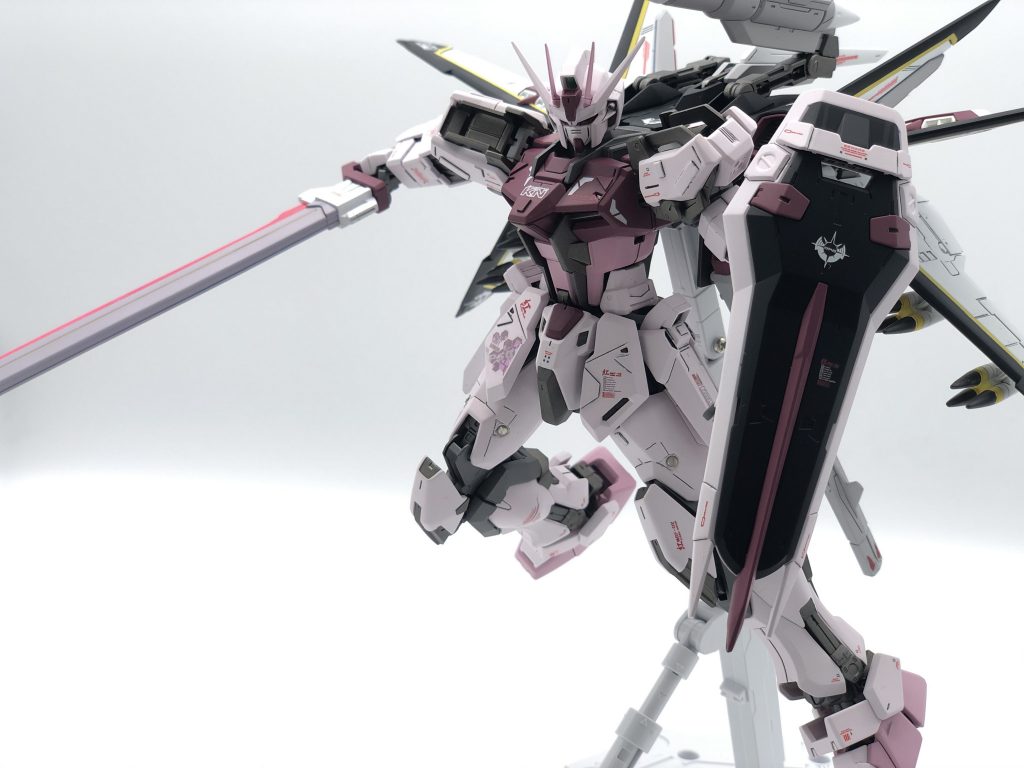 対艦刀が思ってたより軽いので、片手でも余裕で持たせられるのは良いですね〜