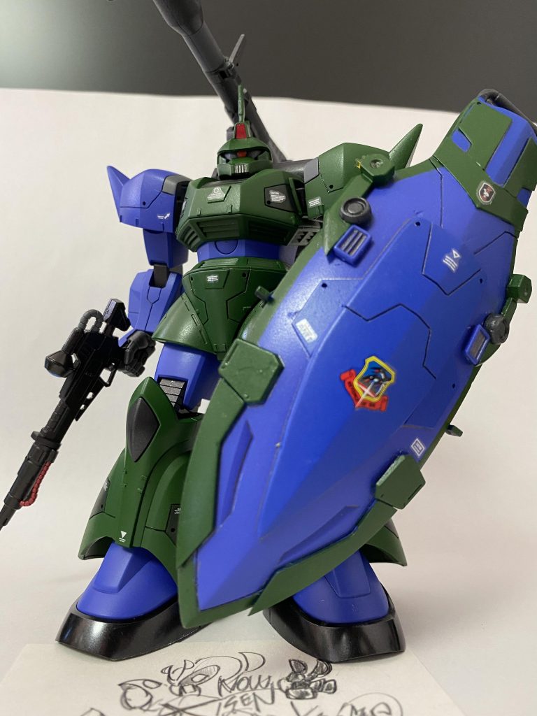 やはりゲルググは、大きさもあり、パーツも弄りやすく、初心者にはおすすめのHGですよね!まあ、最近は再販もされることなく、入手しづらいキットになってしまいましたが、、、それでも、シャゲやプレバンのジョニゲルなんかありますし、プラモ改造やってみたいという人には是非勧めたいガンプラです!