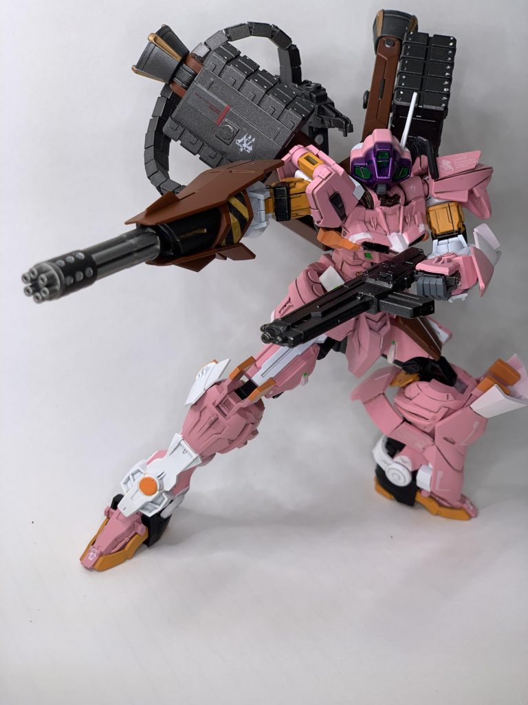 アクションポーズ。ベースにしたアストレイノーネイムが可動範囲が狭くまともなアクションが取りづらいのでこれくらいが限界です💧