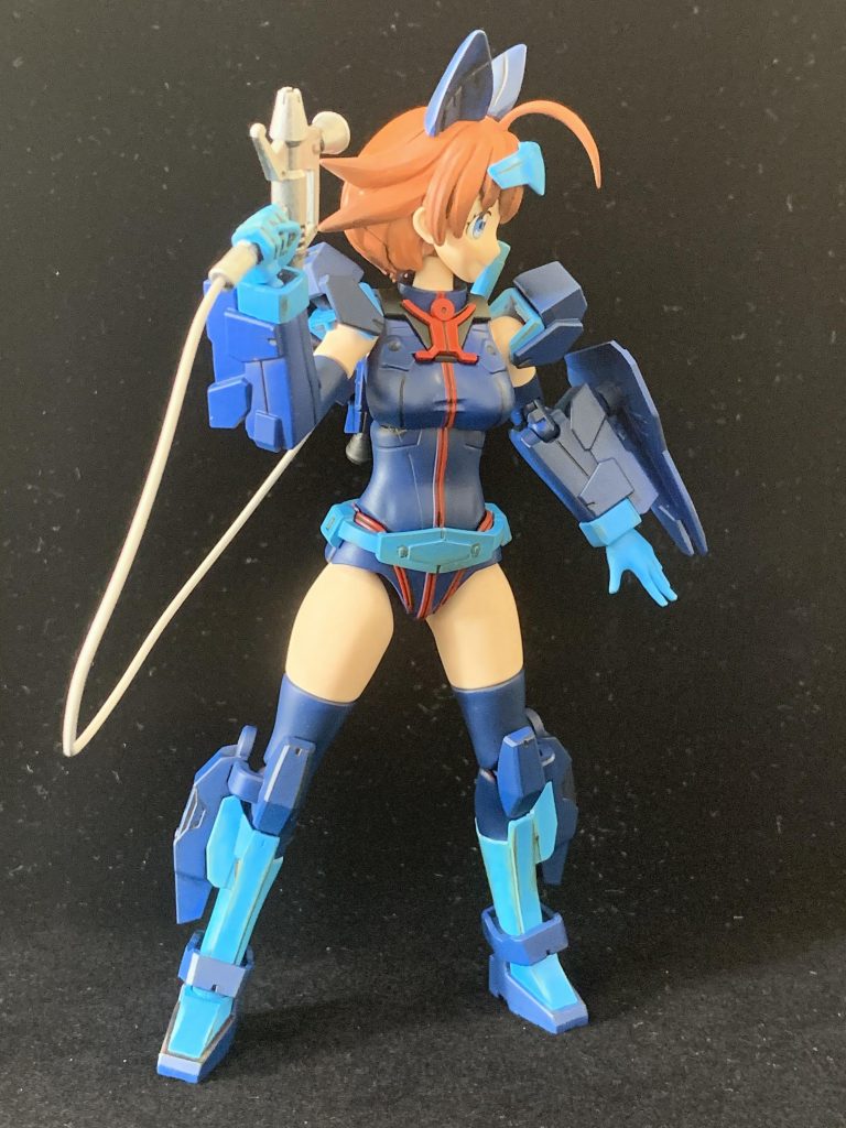 瞳は元々のキットにモールドが入っていてどうしたものかと思いましたが、結局、付属のシールを使いました。アホ毛についても普通にシャープ化だけで済ませました。