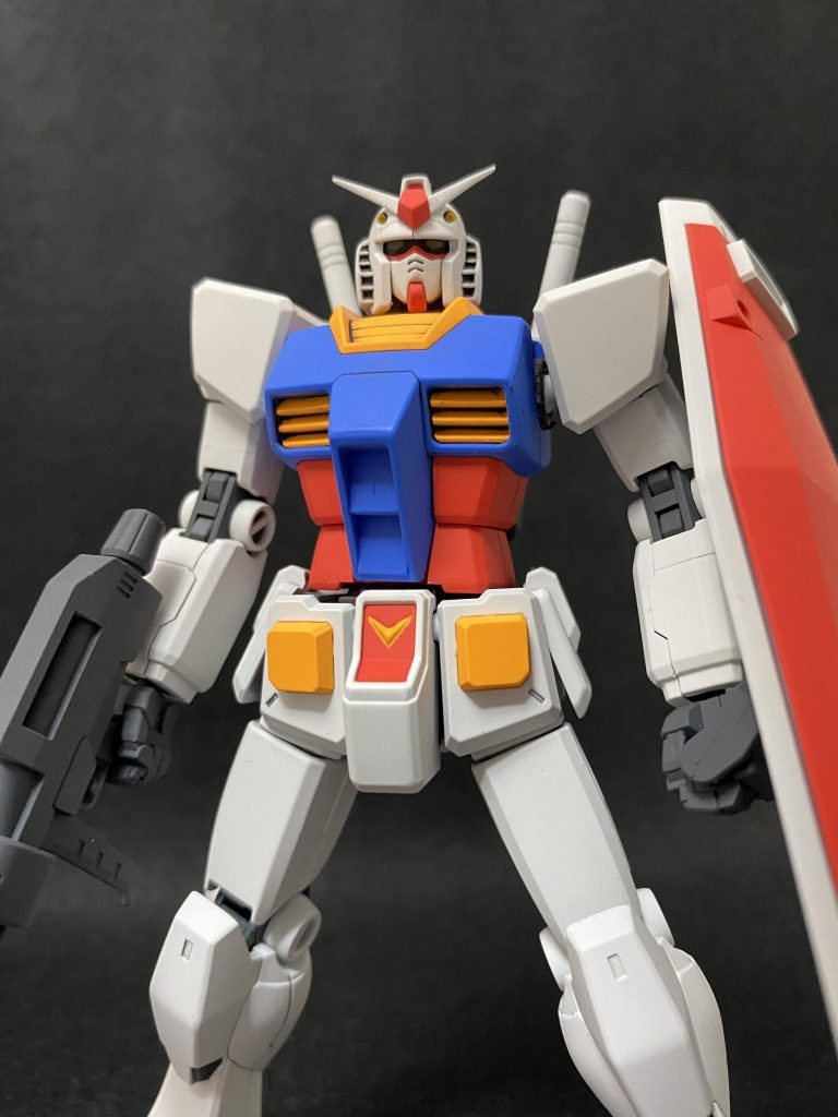 このキットの1番の失敗はツインアイです。クリアーイエローの成型色を活かそうとしましたが、全然目立ってない…。グラサン状態です…。