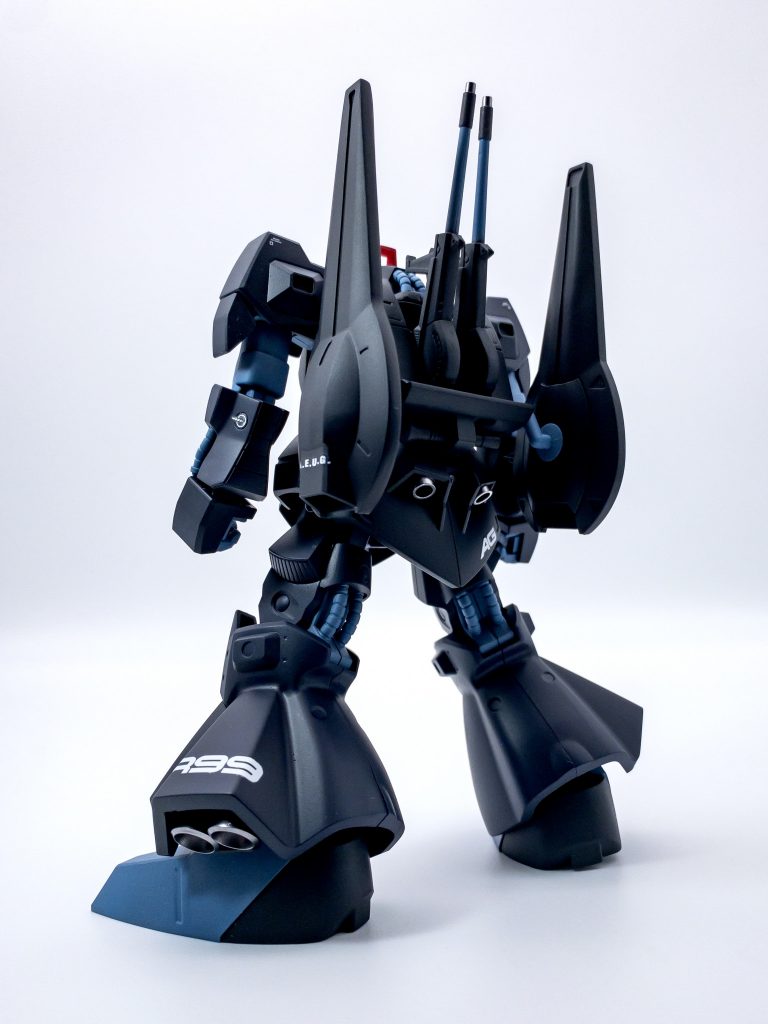 クワトロ機と同じバーニアを追加しています。