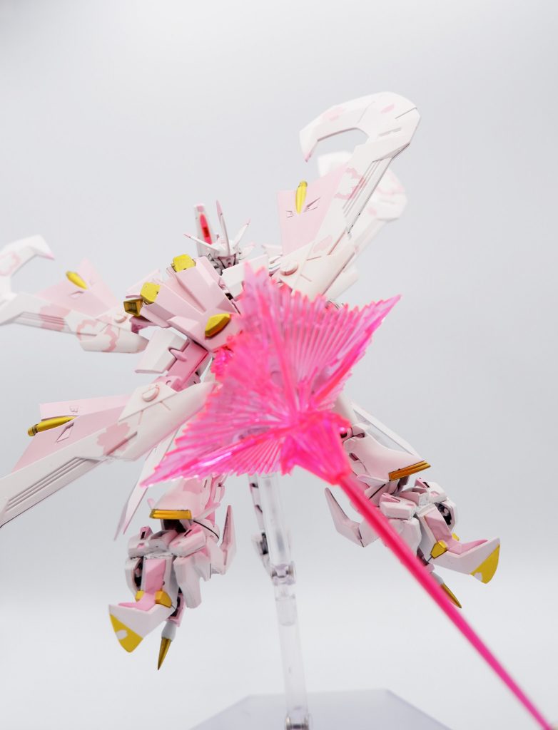 またビームライフルのようにビームを撃つことも可能となっているが――このオウベンにイブキの翼が接続されることによってオウベンの最大出力が上がり大出力のビームを撃つことが可能となっている