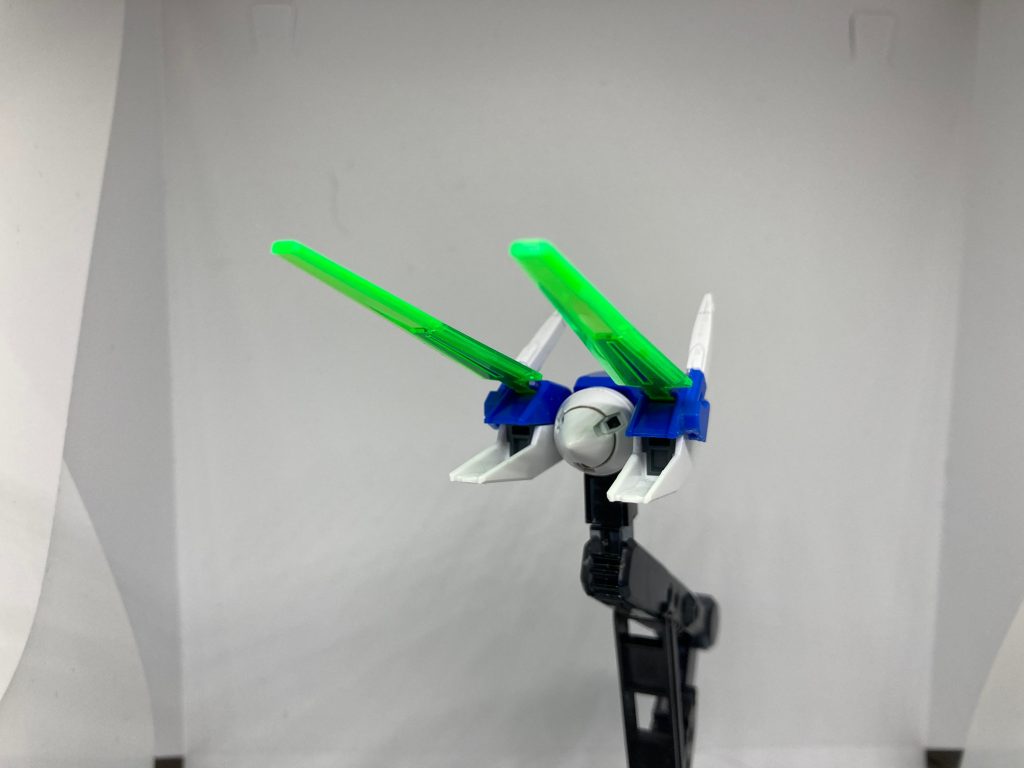 ダブルオーを意識するために太陽炉と、エクシアのビームサーベルが付けられています!