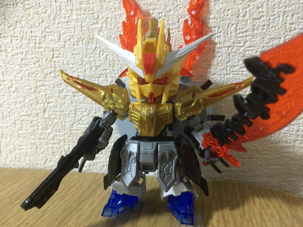 演者のレジェンドガンダムは、司馬懿デスティニーの僚機である関連と、董卓プロヴィデンスの後継機である関連からシンクロする部分を感じて選出しました。羅貫中『三国志演義』第百九回「司馬師廃主立君」にて曹宗室の重臣・夏侯玄らが司馬師の専横を憂いて「王莽や董卓の悪逆に等しい」と嘆くと思しき記述がありますが、こちらを強調して演者MSの関係から上述の設定で「董卓の再来」と称しています。