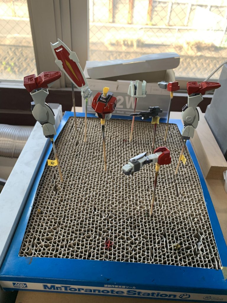 仕上げのつや消ししている様子